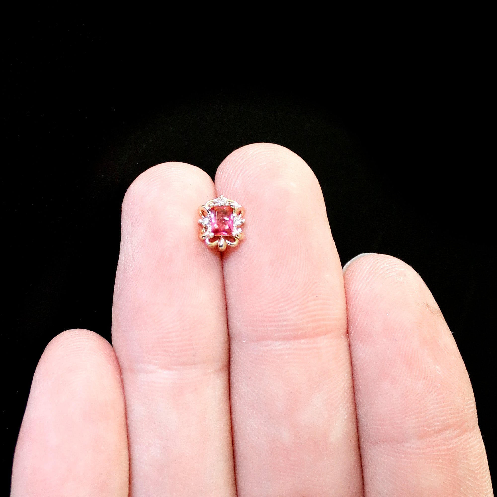 16G 1/4 Red Gem Gold Tone Regal Escutcheon Labret Monroe Tragus
